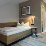 Atrium Krueger מלון 3*