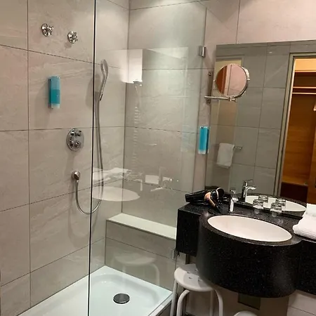 Atrium Krueger מלון 3*