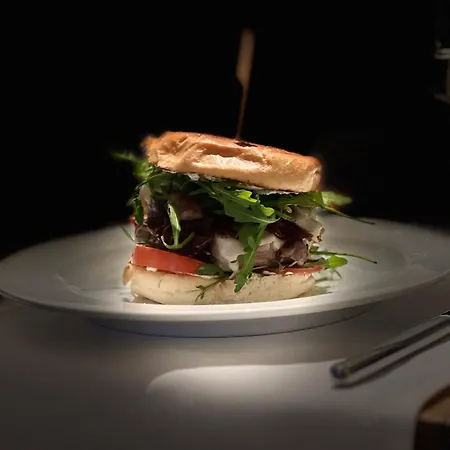 Atrium Krueger מלון